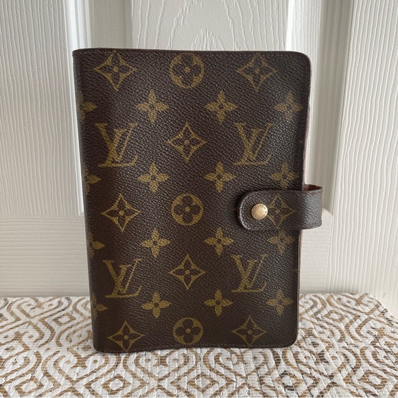 Louis Vuitton Accessories - Louis Vuitton Monogram Agenda MM w/inserts